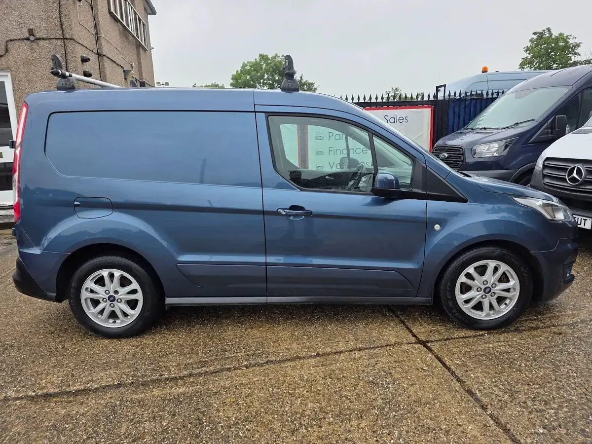 Used Ford Transit Connect Limited 120 HP (88 kW) 2018 Blue MPV