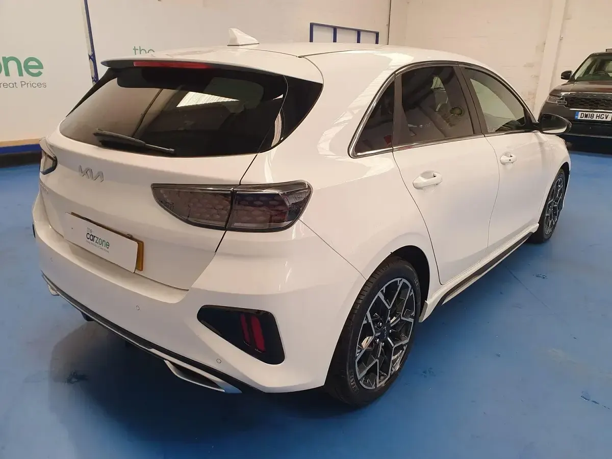 Used Kia Ceed GT-Line 158 HP (116 kW) 2023 White Hatchback