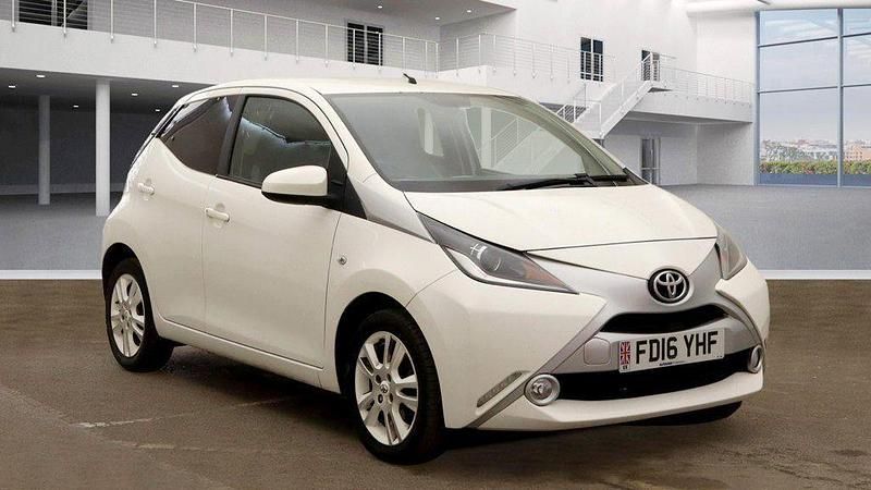 White Used 2016 Toyota Aygo X-pure Hatchback | £5,990 (A bit pricey) - Image 1/2