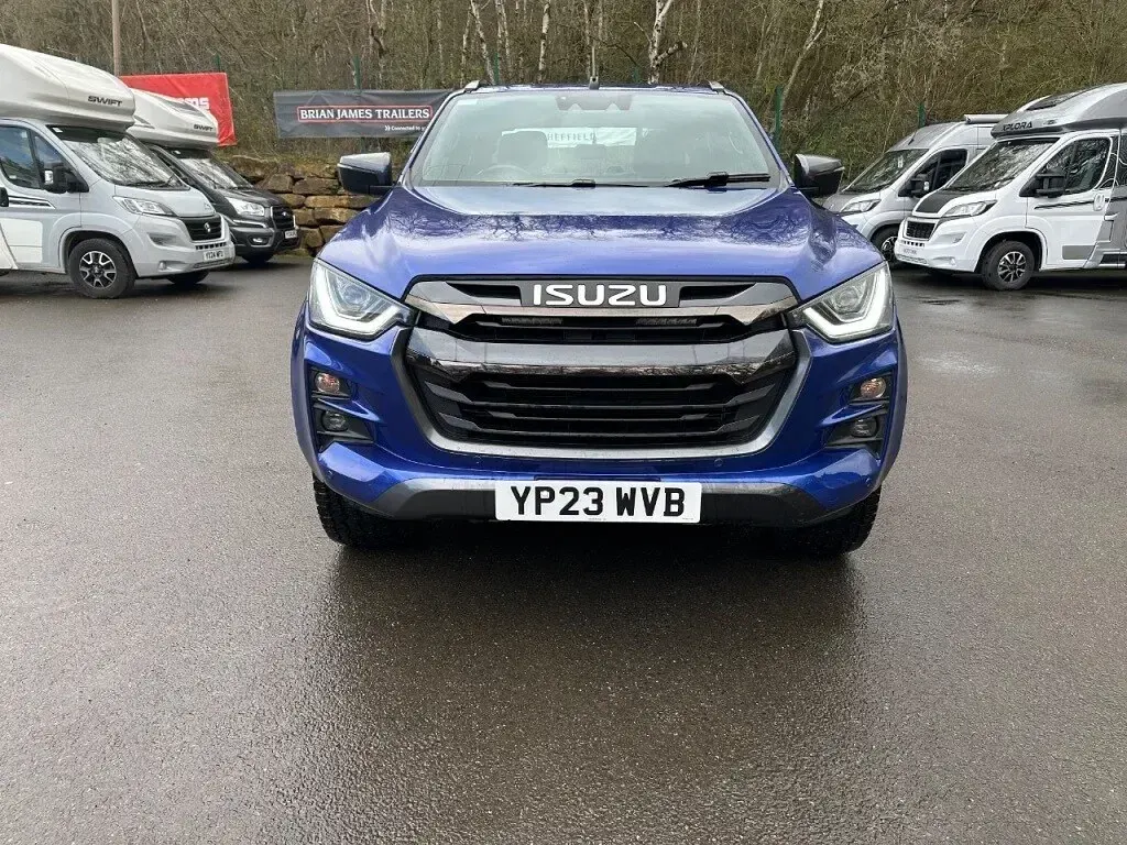 Used Isuzu D-Max 163 HP (119 kW) 2023 Blue Pickup