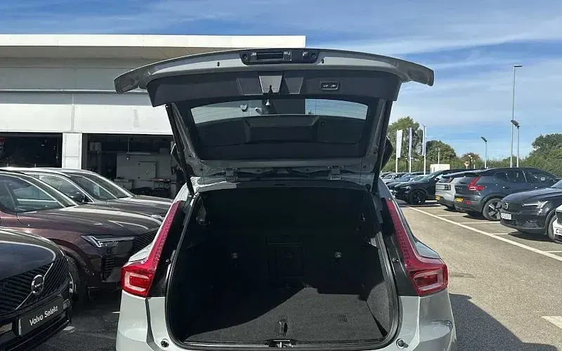 Used Volvo XC40 Ultra 163 HP (119 kW) 2025 Grey SUV