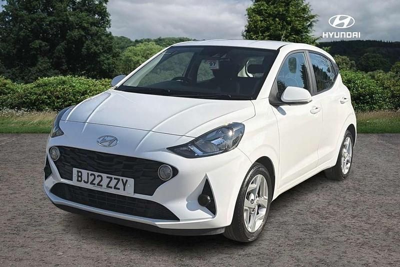 Used Hyundai i10 SE 65 HP (47 kW) 2022 White Hatchback