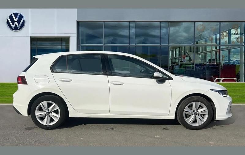 Used VW Golf VIII Life 113 HP (83 kW) 2024 White Hatchback