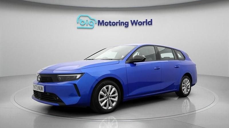 Used Vauxhall Astra Design Edition 130 HP (95 kW) 2024 Blue Estate