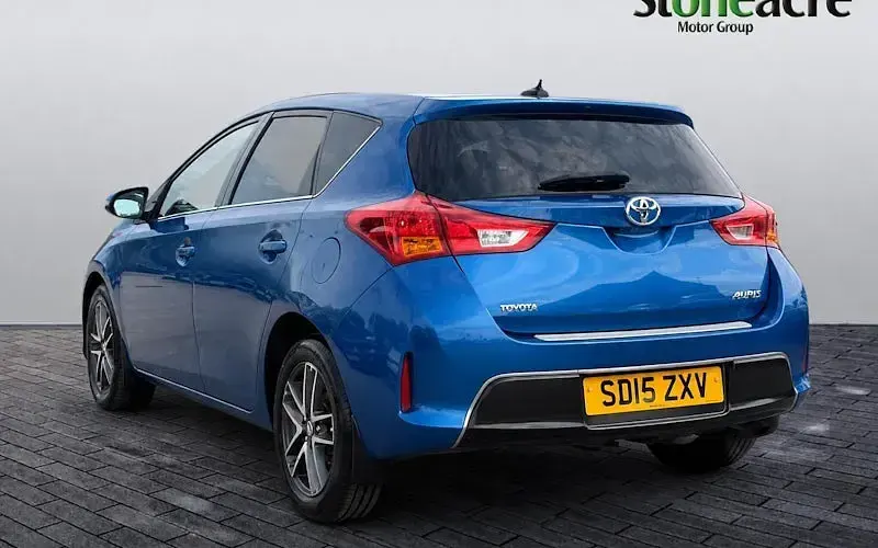 Used Toyota Auris Plus 101 HP (74 kW) 2014 Blue Hatchback