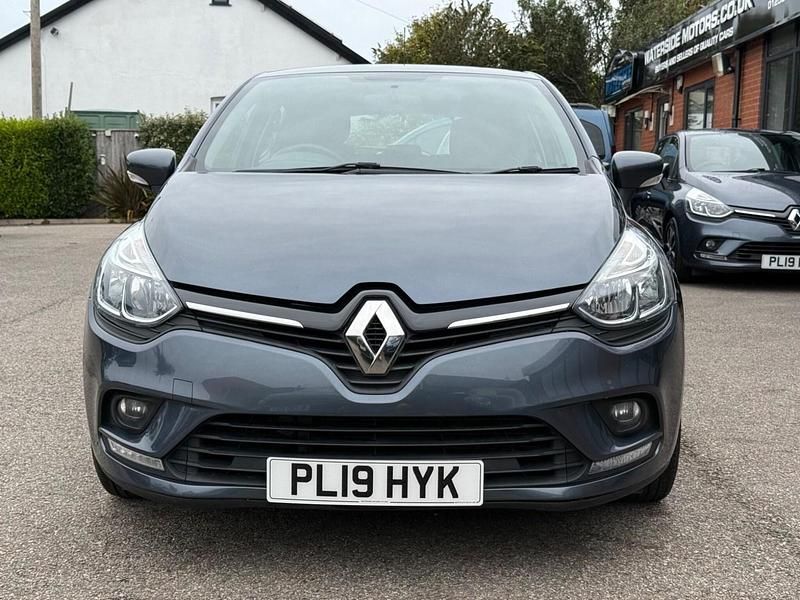 Used Renault Clio V Play 90 HP (66 kW) 2025 Grey