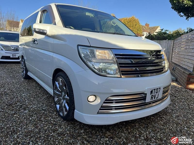 Used Nissan Elgrand 2007 White MPV