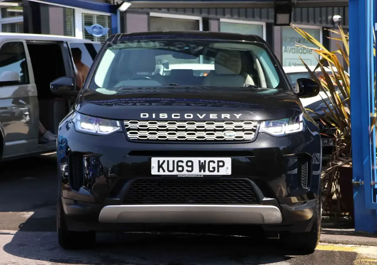 Used Land Rover Discovery Sport S 200 HP (147 kW) 2019 Black SUV