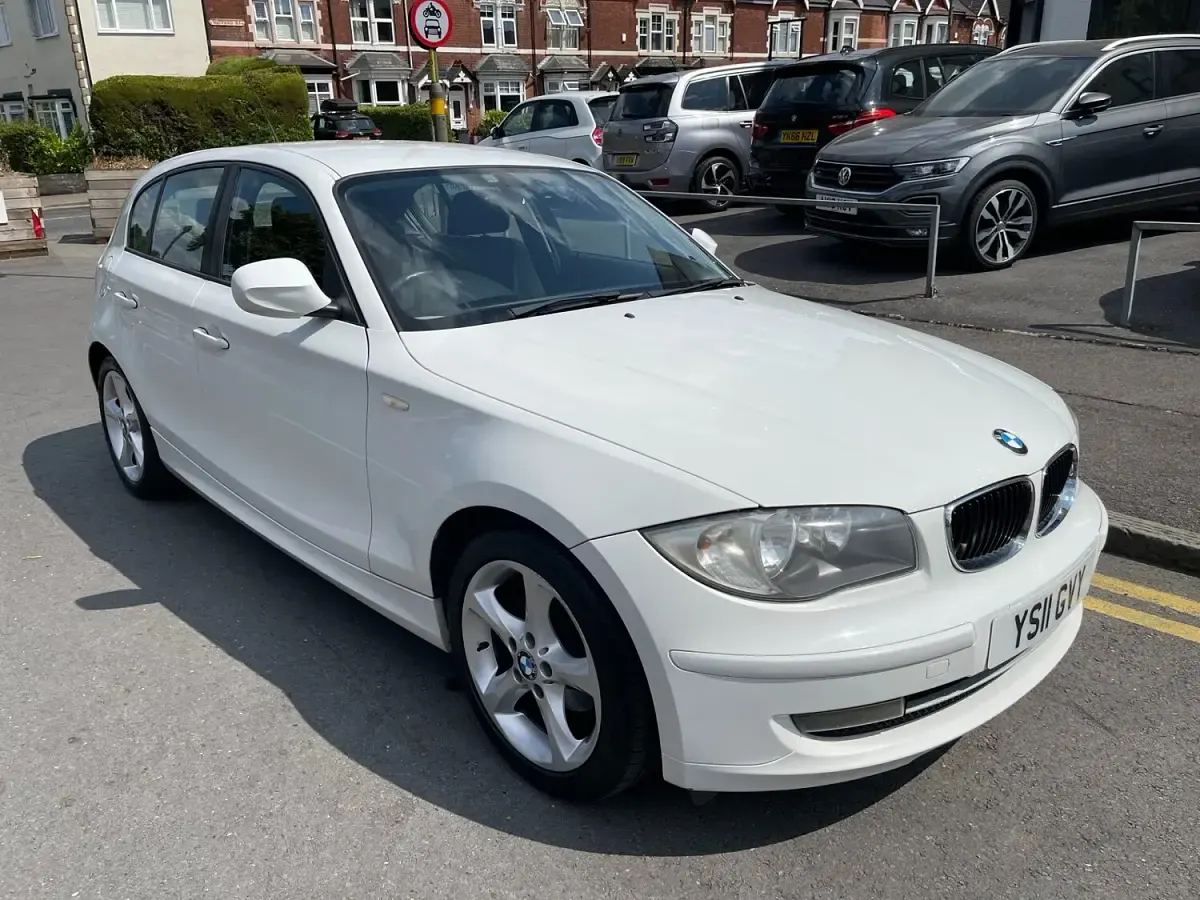 Used BMW 118 Sport Line 2011 White Hatchback