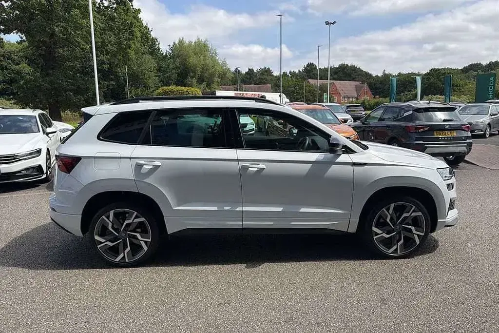 Used Skoda Karoq SportLine 150 HP (110 kW) 2025 Moon white metallic SUV