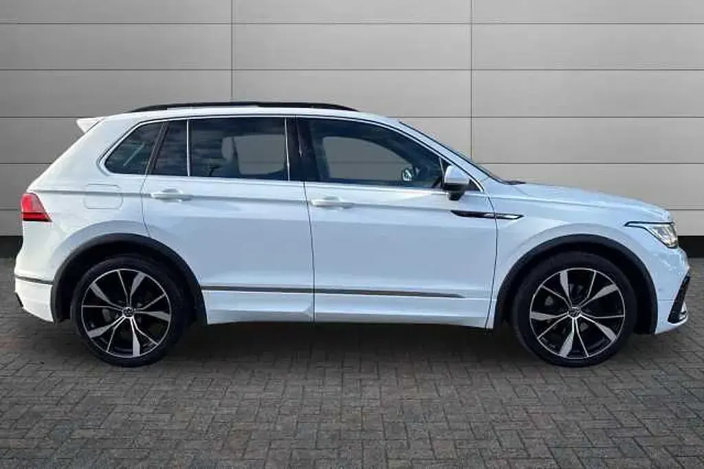 Used VW Tiguan R-line 150 HP (110 kW) 2022 Pure white SUV