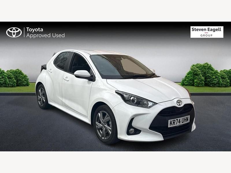Used Toyota Yaris Hybrid 116 HP (85 kW) 2024 White Hatchback