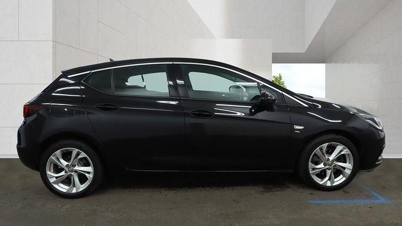 Used Vauxhall Astra SRi 136 HP (100 kW) 2018 Black Hatchback