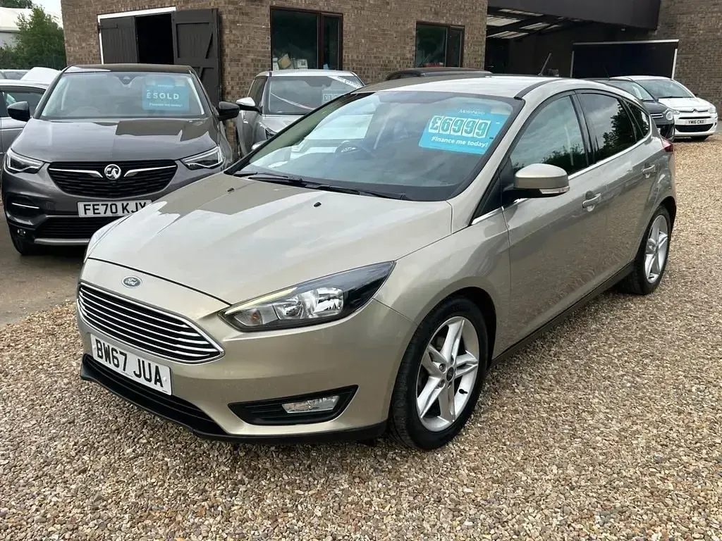 Begagnad Ford Focus Zetec 100 HK (73 kW) 2018 Silver Halvkombi