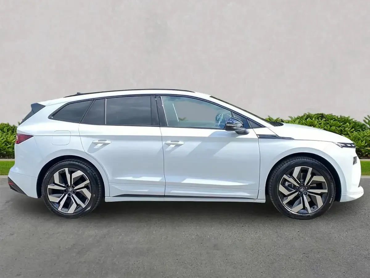 Used Skoda Enyaq iV SportLine 210 kW (286 HP) 2025 White SUV