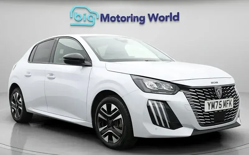 Used Peugeot 208 Allure 101 HP (74 kW) 2025 Hatchback