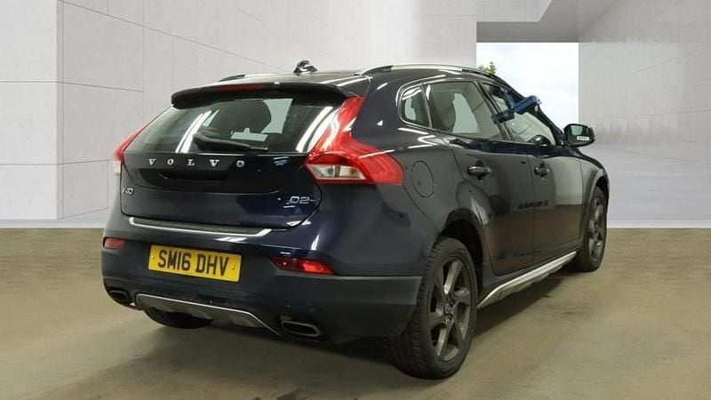 Used Volvo V40 SE 2016 Blue Hatchback