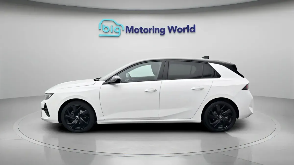Used Vauxhall Astra S 130 HP (95 kW) 2024 White Hatchback