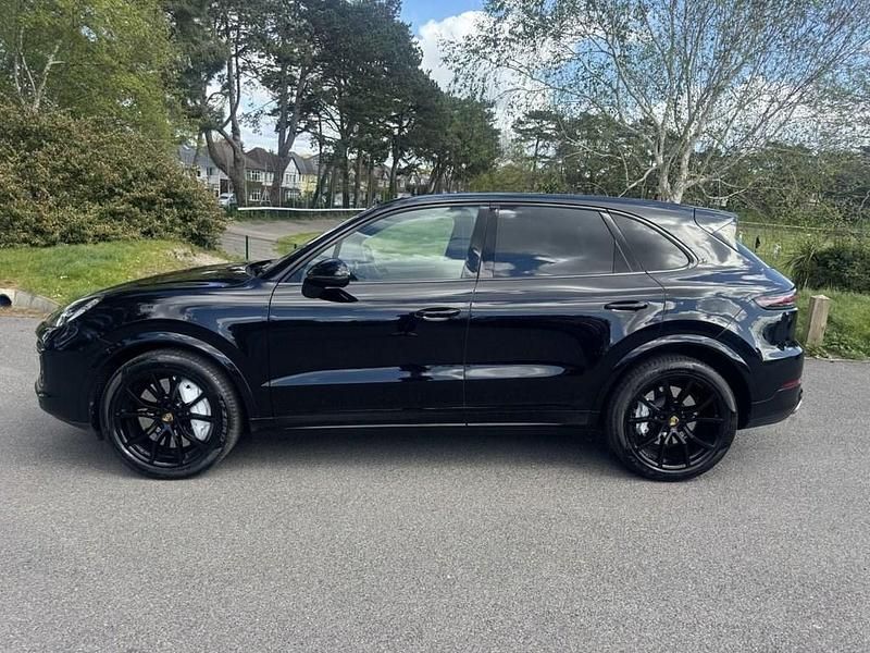Used Porsche Cayenne Turbo 550 HP (404 kW) 2018 Black SUV