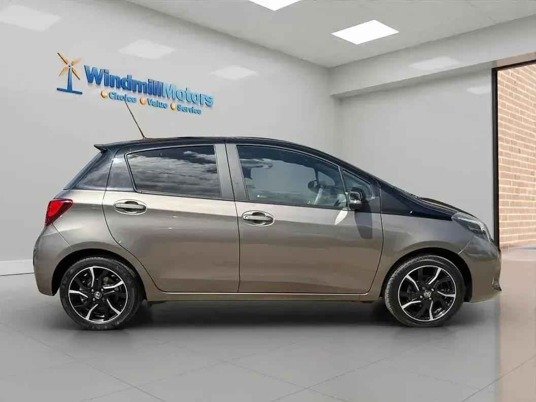 Used Toyota Yaris Design 99 HP (72 kW) 2016 Bronze Hatchback