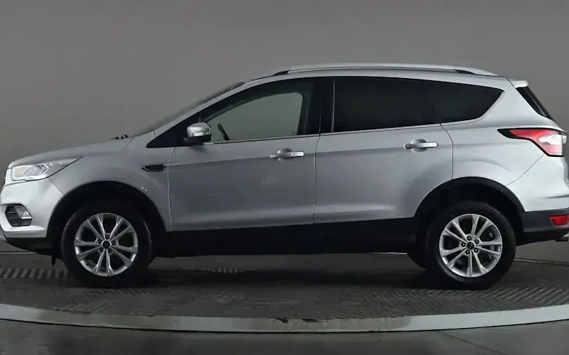 Usado Ford Kuga Titanium 120 HP (88 kW) 2018 Prateado SUV
