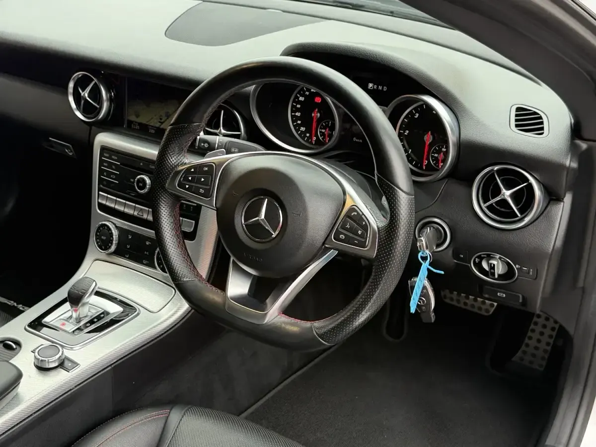Second-hand Mercedes E250 AMG line 204 CP (150 kW) 2017 Argintiu Cabrio