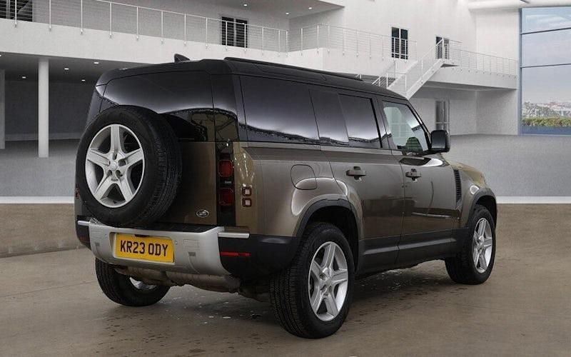 Used Land Rover Defender SE 249 HP (183 kW) 2023 SUV