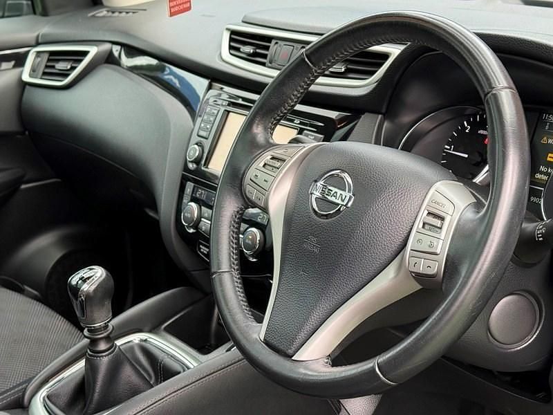 Used Nissan Qashqai N-Connecta 110 HP (80 kW) 2016 Black SUV