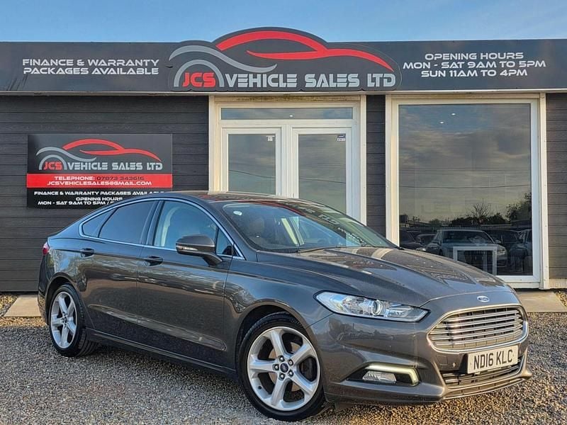 Usado Ford Mondeo Titanium 150 HP (110 kW) 2016 Cinzento Citadino