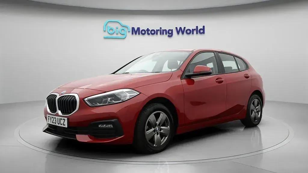 Używany BMW 116 116 KM (85 kW) 2023 Czerwony Hatchback