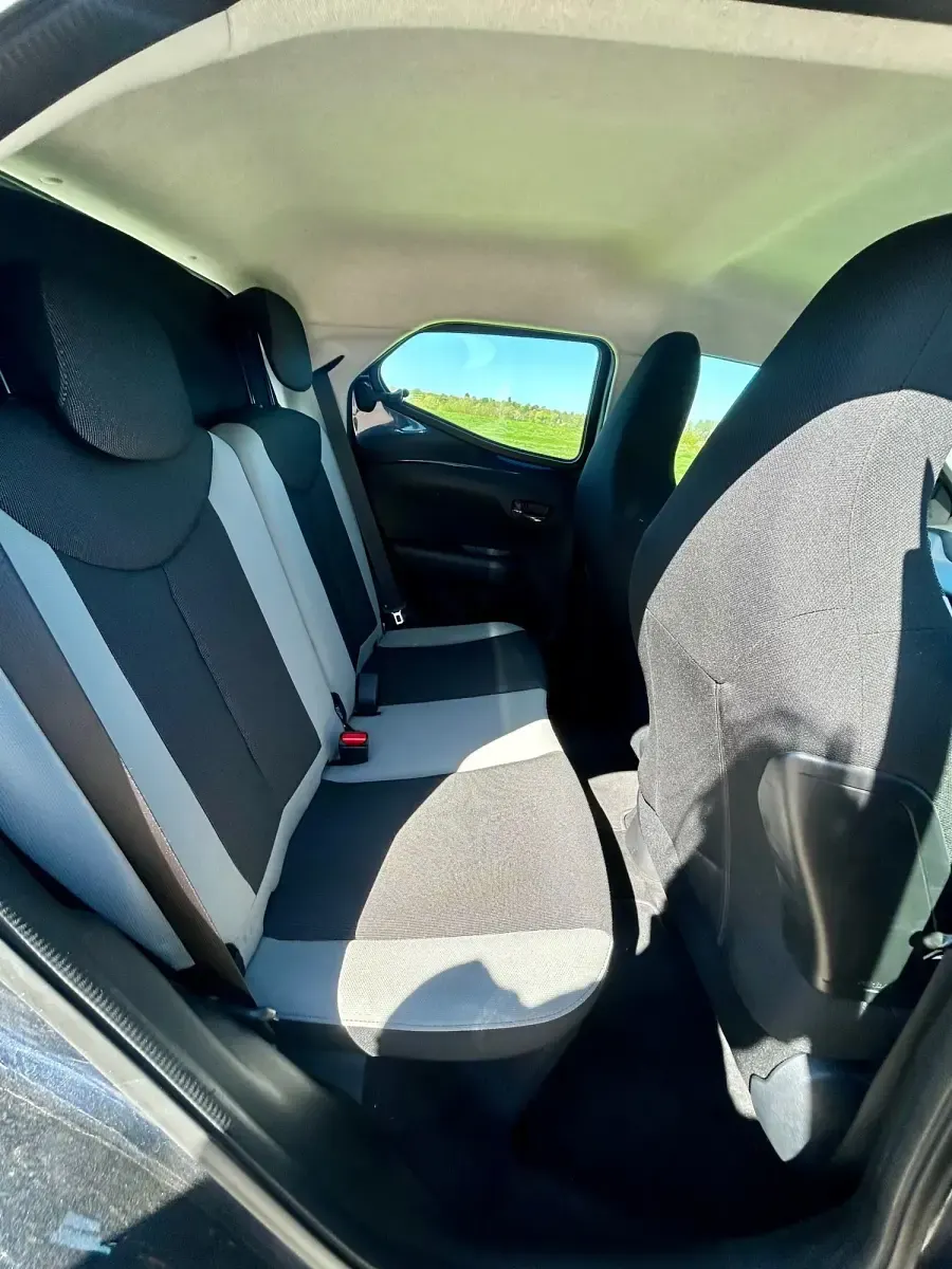 Second-hand Toyota Aygo X-play 69 CP (50 kW) 2017 Albastru Hatchback