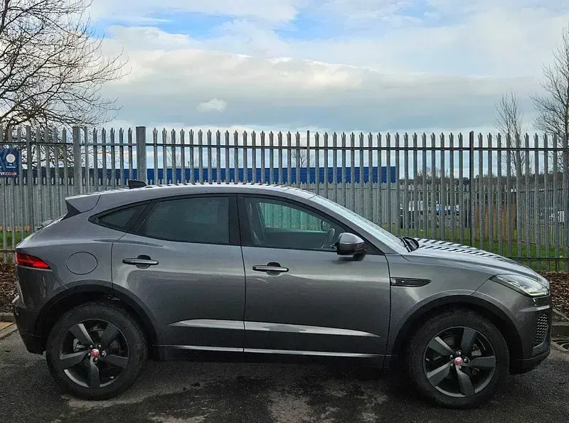 Używany Jaguar E-Pace Chequered Flag 150 KM (110 kW) 2020 Szary SUV