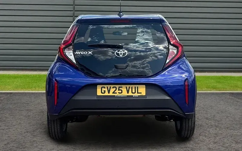 Used Toyota Aygo X PURE 72 HP (52 kW) 2025 Blue SUV