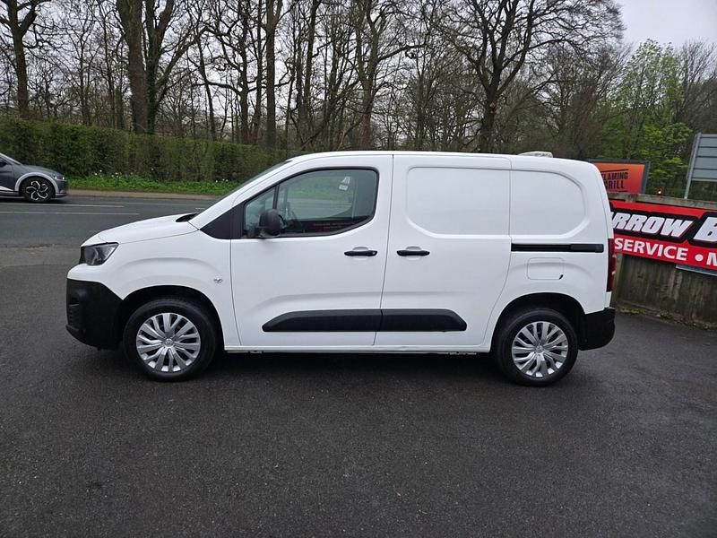 Begagnad Peugeot Partner 131 HK (96 kW) 2021 Vit Minibuss