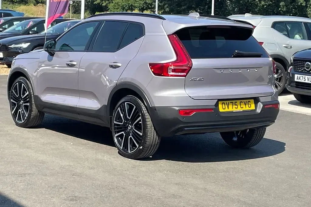 Used Volvo XC40 Ultra 194 HP (142 kW) 2025 Silver SUV