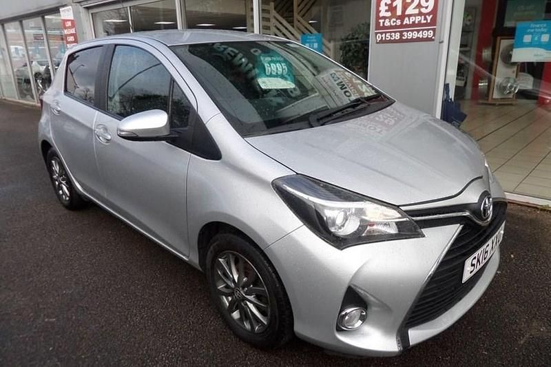 Used Toyota Yaris 99 HP (72 kW) 2016 Silver Hatchback