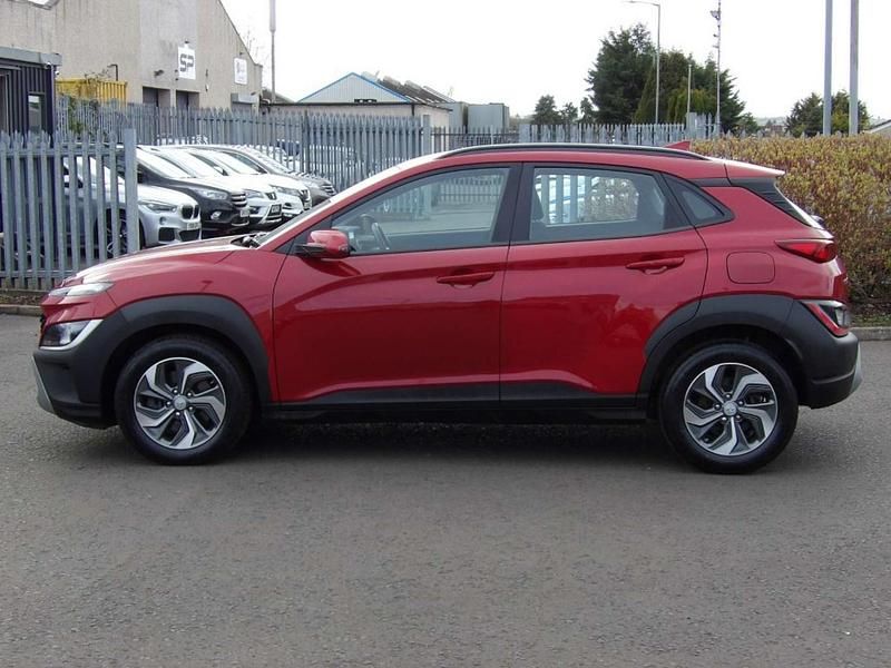 Second-hand Hyundai Kona SE 195 CP (143 kW) 2022 Roșu SUV