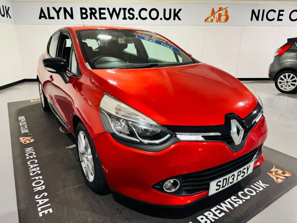 Used Renault Clio Dynamique 90 HP (66 kW) 2013 Red Hatchback