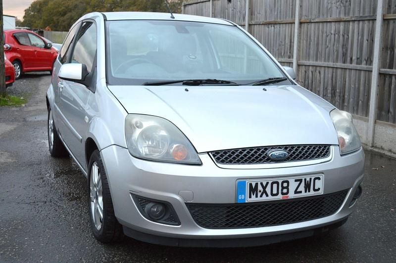 Silver Used 2009 Ford Fiesta Zetec Hatchback | £1,291 (Super price) - Image 1/4