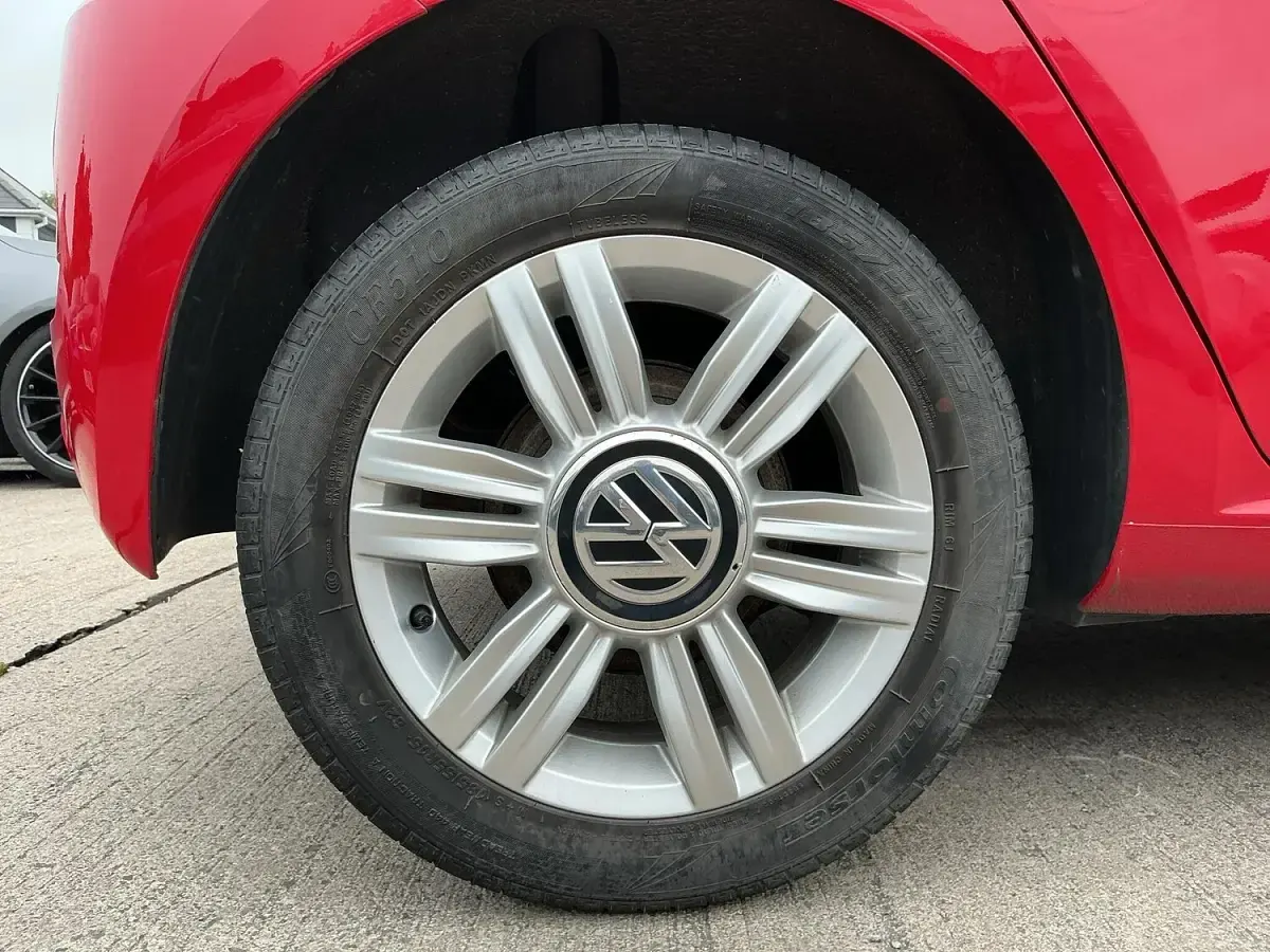 Used VW up! Beats 60 HP (44 kW) 2019 Red Hatchback