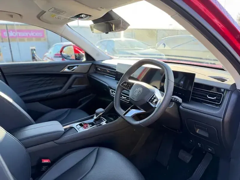 Używany MG HS Trophy 2025 Czerwony SUV