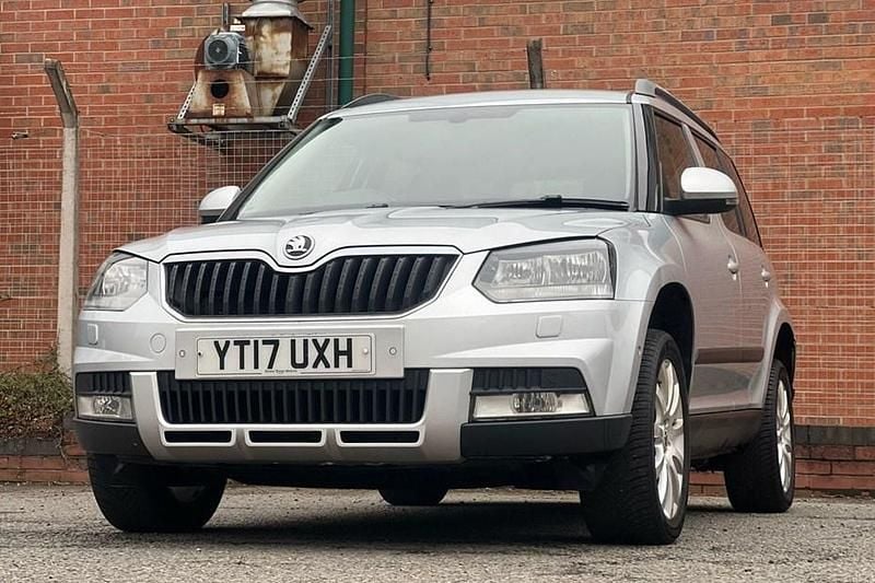 Used Skoda Yeti Business Line 110 HP (80 kW) 2017 Silver SUV