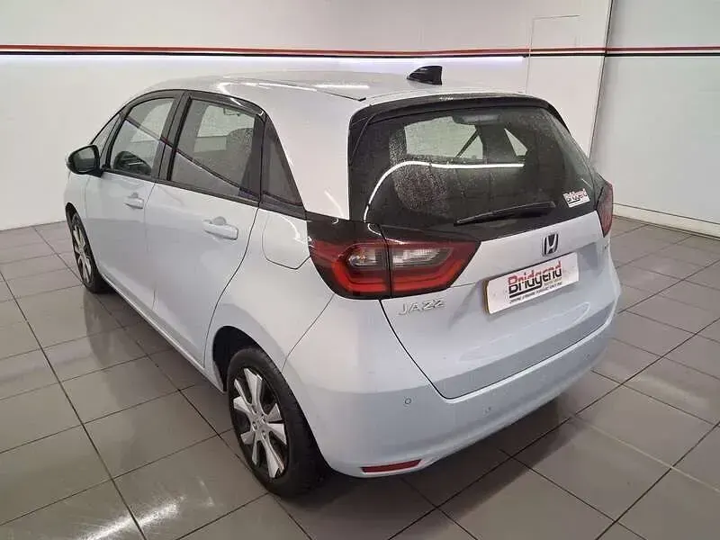 Used Honda Jazz Hybrid 109 HP (80 kW) 2021 White Hatchback