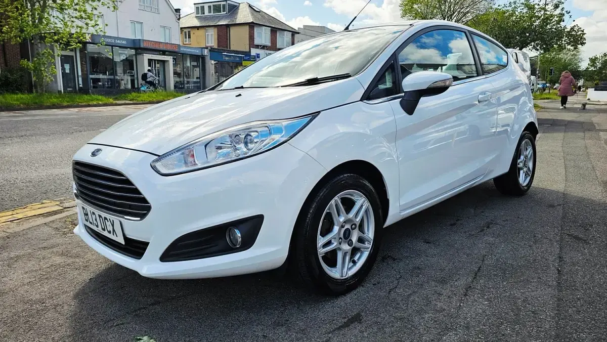 Used Ford Fiesta Zetec 2013 White Hatchback