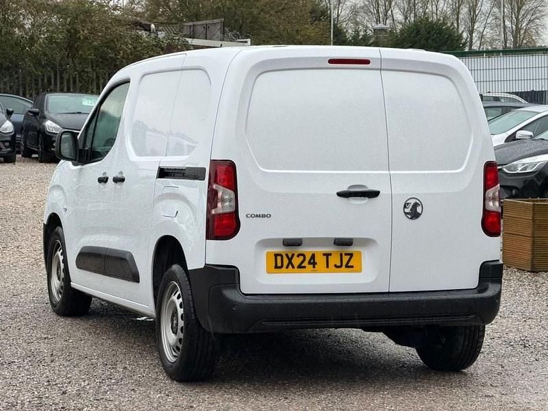 Used Vauxhall Combo S 100 HP (73 kW) 2024 White Van