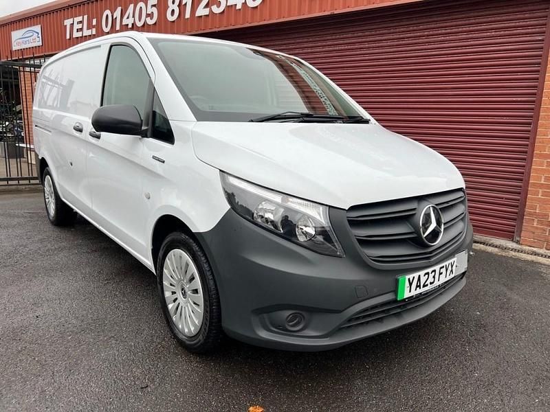 White Used 2023 Mercedes e-Vito Progressive MPV | £8,789 (Super price) - Image 1/4