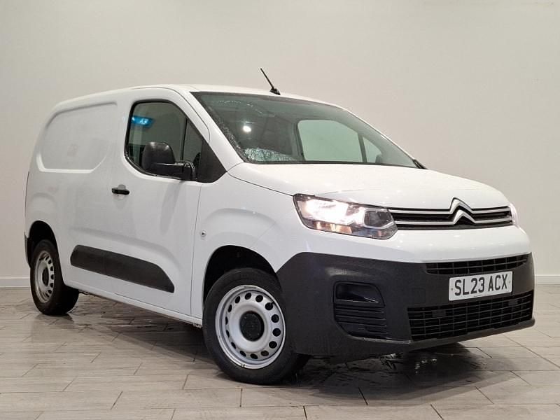 Used Citroën Berlingo 100 HP (73 kW) 2023 White MPV