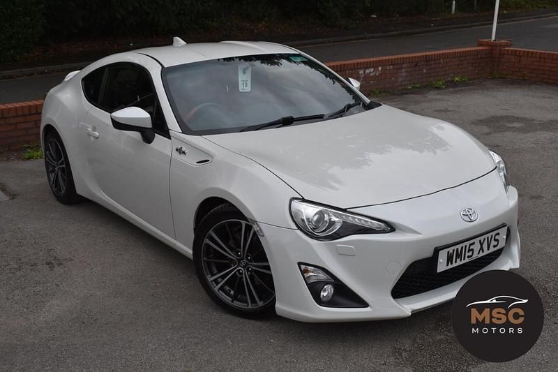 White Used 2015 Toyota GT86 GT Coupe | £17,495 (Fair price) - Image 1/4