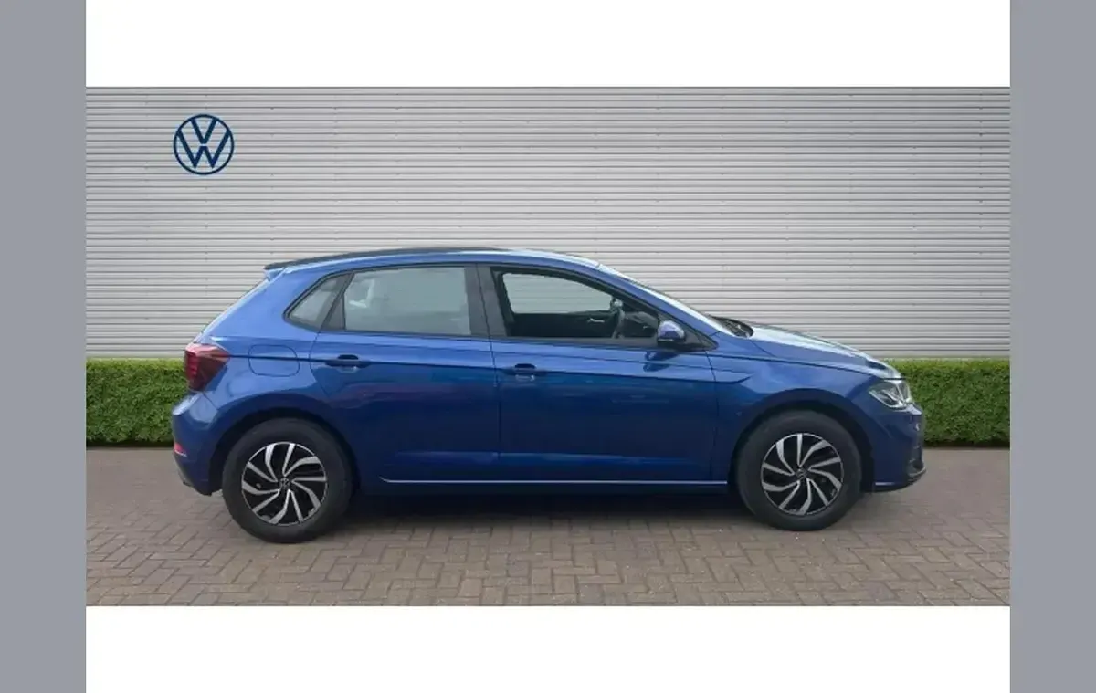 Used VW Polo Life 95 HP (69 kW) 2023 Blue Hatchback