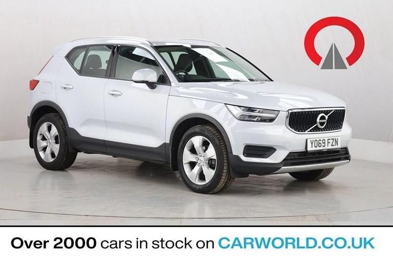 Used Volvo XC40 Momentum 150 HP (110 kW) 2020 Silver SUV